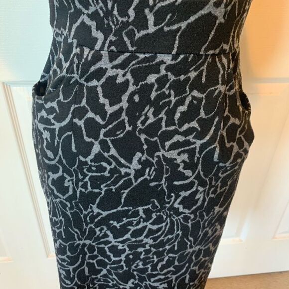 Adrianna Papell Cap Sleeve Marble Pattern Dress - Picture 4 of 10